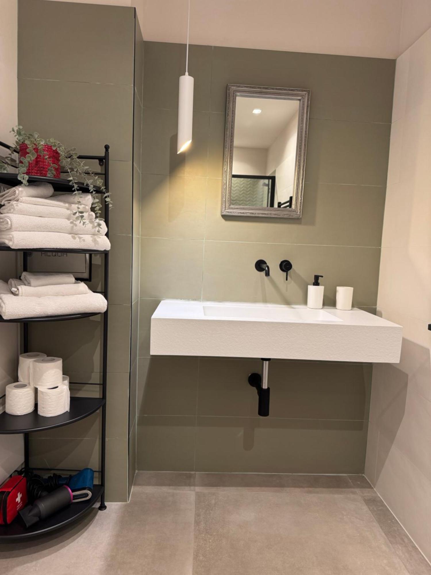 Art N Shelter Apartament Бари Экстерьер фото