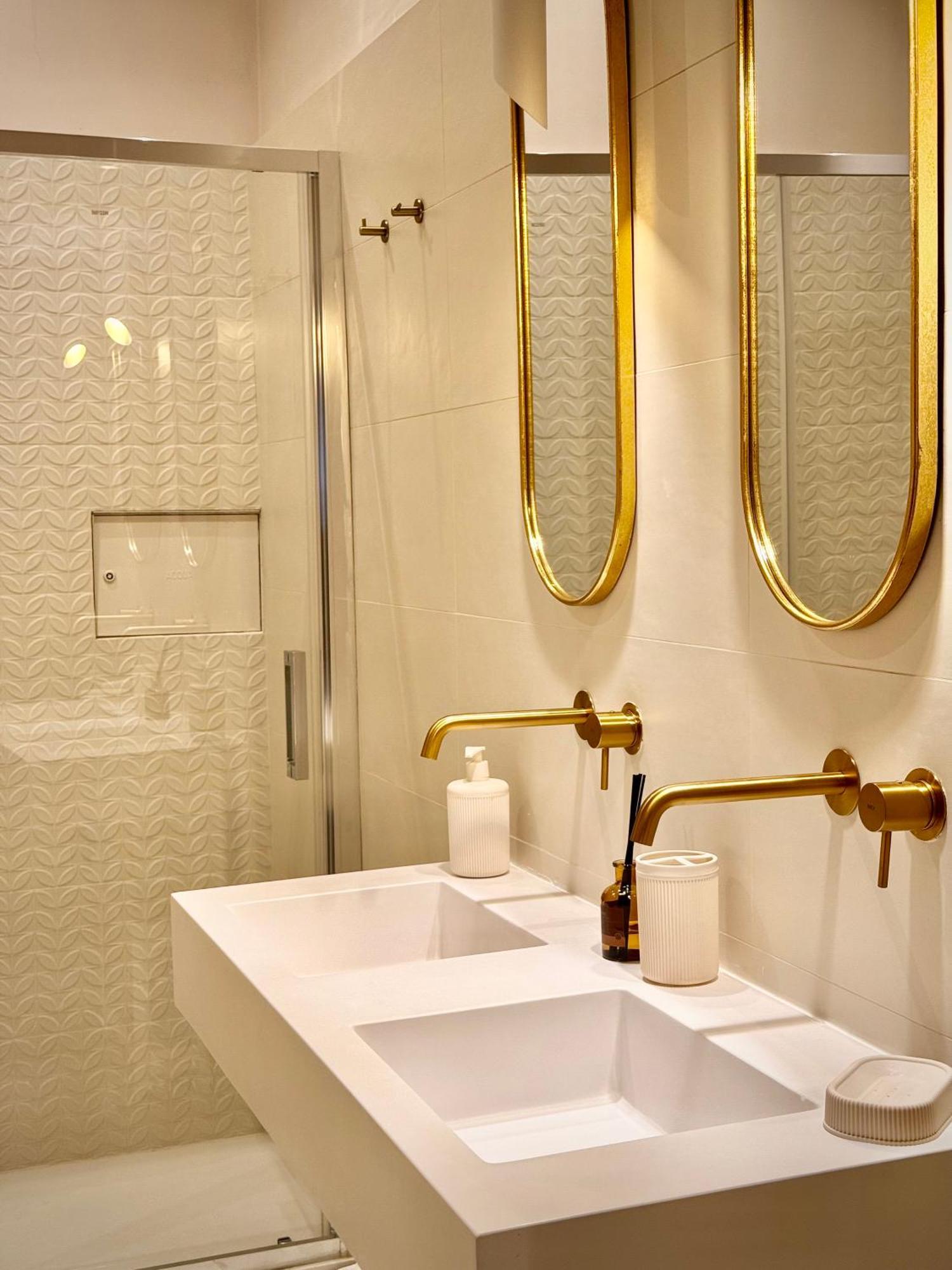 Art N Shelter Apartament Бари Экстерьер фото